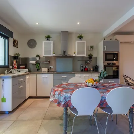 De Liam - Maison De Plain-pied Climatisee * Comps (Gard)